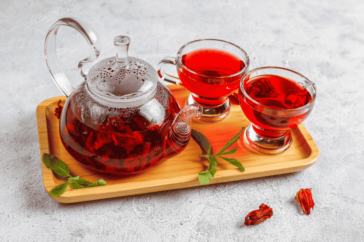 The Health Benefits of Hibiscus Tea: Nature’s Vibrant Tonic